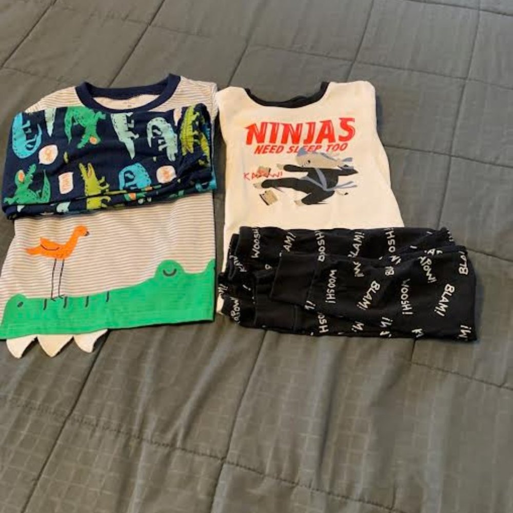 Carters 5t Two sets of pajamas